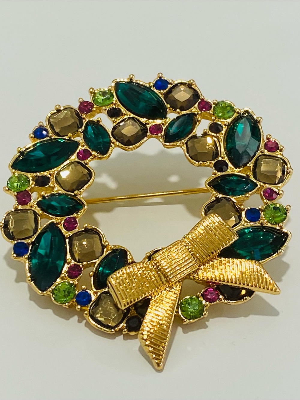Talbots Rhinestone Wreath Brooch Holiday Christmas Pin Multicolor Goldtone Bow